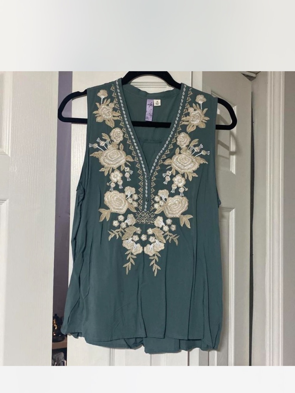 Alya Green Sleeveless V-Neck Camisole with Cream Floral Embroidery